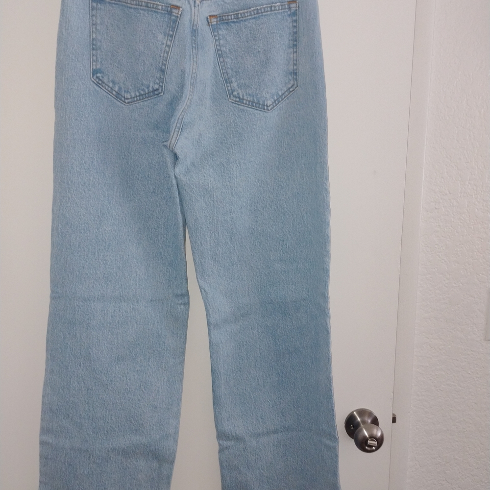 JUST REDUCED!! Abercrombie & Fitch Light Wash High Rise Jeans "The 90's Relaxed"